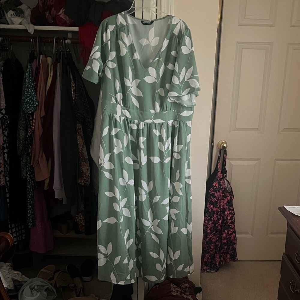 BloomChic Mint Green Leaf Print Midi Dress